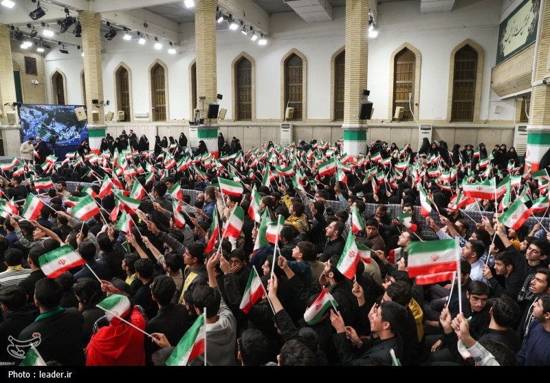 روایت خبرنگار تسنیم از دیدار هزاران دانش‌آموز و دانشجو با امام خامنه‌ای / آغاز دلدادگی + تصاویر 2