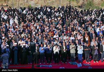 أهالي زنجان يقيمون صلاة الاستسقاء بمشاركة واسعة