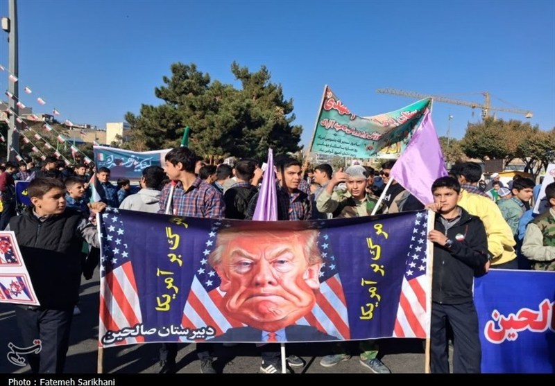 راهپیمایی 13 آبان استان مرکزی/طنین فریاد استکبارستیزی از زادگاه بنیانگذار کبیر انقلاب اسلامی