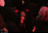 عزاداری زائران در سوگ حضرت زهرا(س)
