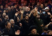 عزاداری زائران در سوگ حضرت زهرا(س)