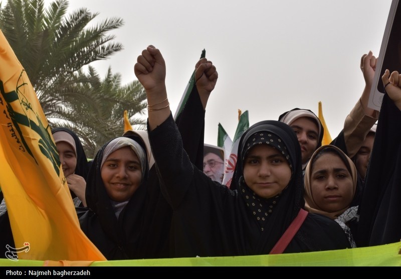 مردم هرمزگان در میان گرد و غبار به میدان آمدند/حماسه‌ای متفاوت در یوم‌الله 13 آبان بندرعباس+فیلم و عکس