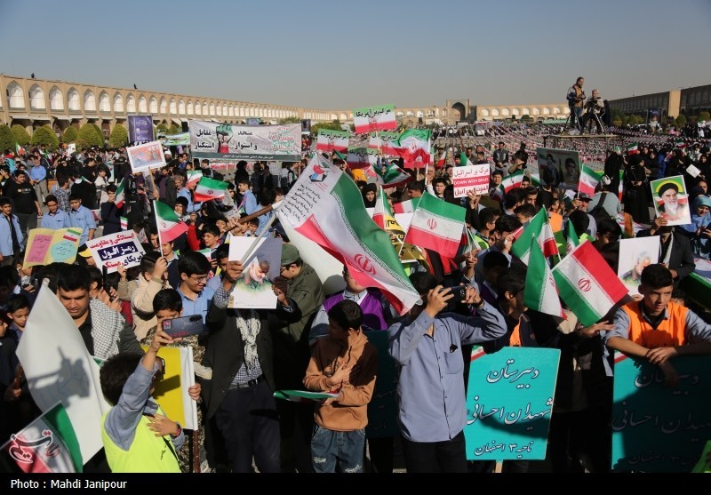 فریاد استکبارستیزی مردم یزد در راهپیمایی 13 آبان/ اتمام حجت مردم با دشمنان ایران