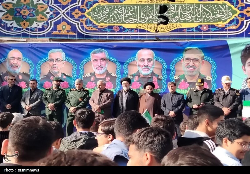 حماسه حضور مردم و دانش‌آموزان شهر ری در راهپیمایی دشمن‌شکن 13 آبان+تصویر