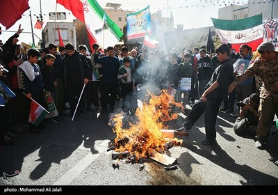 راهپیمایی یوم‌الله 13 آبان در قم 