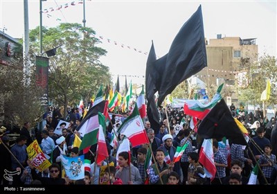 پرچم برافراشته ایران در دستان پرغرور نسل آینده