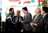 برگزاری آیین شکرگزاری و جشنواره سیب در بروجرد