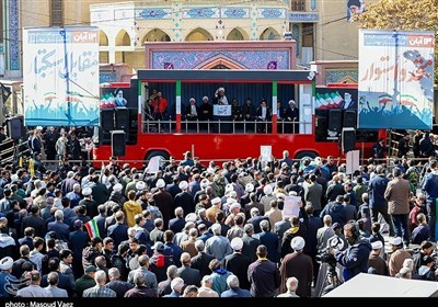 خروش نوجوانان تبریز در راهپیمایی 13 آبان؛ «پشتِ رهبر ایستاده‌ایم»