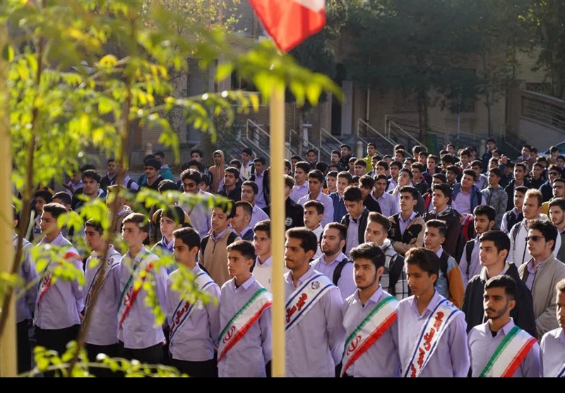جلوه‌ای از آگاهی و ایستادگی در روز دانش‌آموز+فیلم
