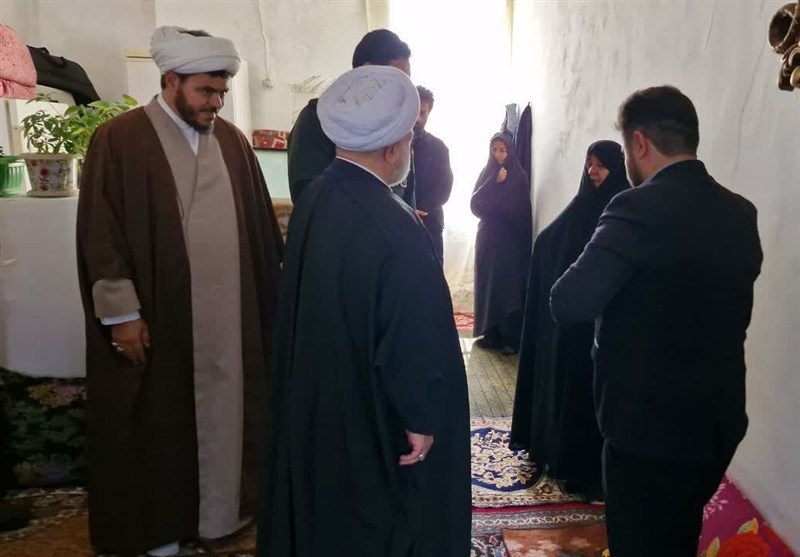 دیدار مشاور استاندار آذربایجان‌ غربی با خانواده شهید علیرضا ولی‌زاده