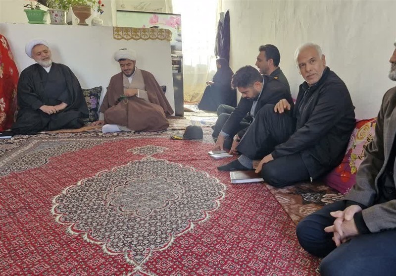 دیدار مشاور استاندار آذربایجان‌ غربی با خانواده شهید علیرضا ولی‌زاده