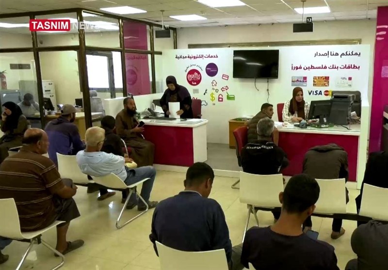 بنوك محلية في غزة تفتح فروعها مجددا امام المواطنين