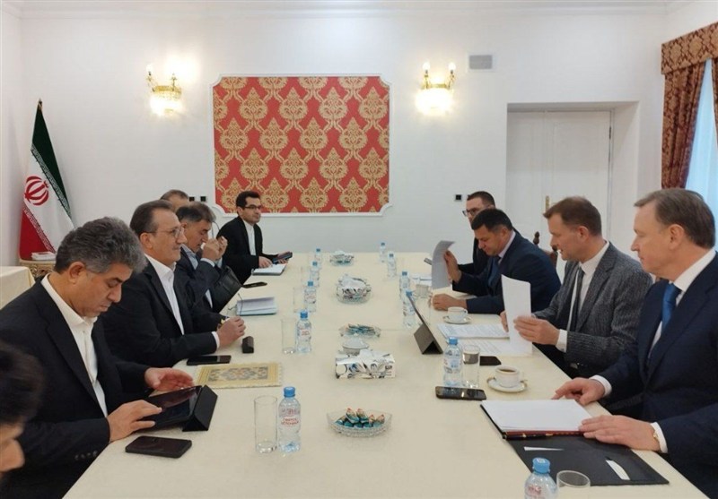 Иран и Pоссия проводят консультации по развитию сотрудничества в области морского транспорта