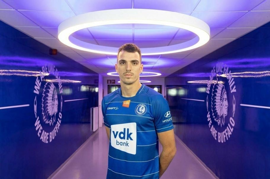 گمنام 199 سانتی‌متری فراتر از ستاره‌های فوتبال اروپا 4