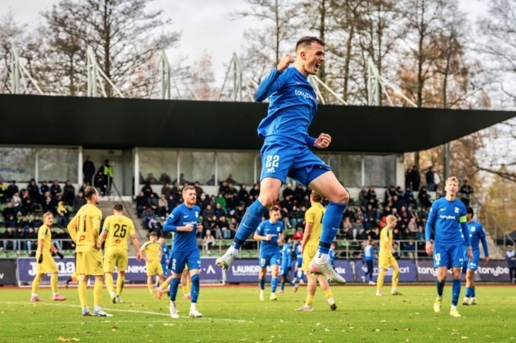 گمنام 199 سانتی‌متری فراتر از ستاره‌های فوتبال اروپا 2