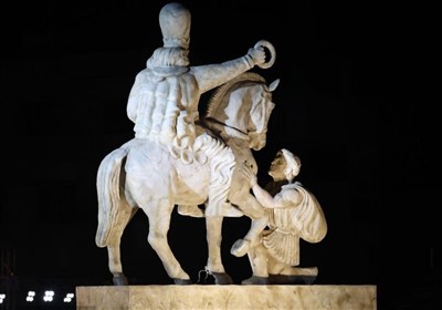 رونمایی مجسمه‌ای که نقاب غرب‌زدگی را کنار زد