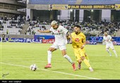 دیدار تیم های فوتبال  فجرسپاسی و مس رفسنجان