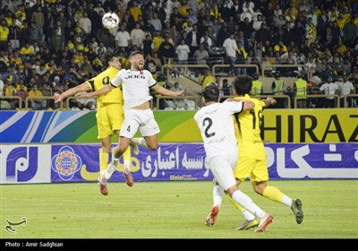 دیدار تیم های فوتبال  فجرسپاسی و مس رفسنجان