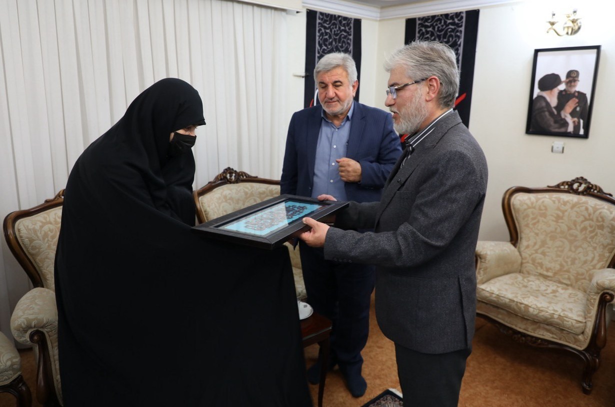 دیدار وزیرعلوم با خانواده شهید سلامی 4