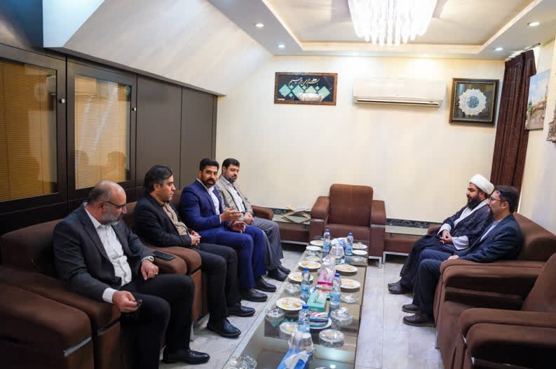 حضور پرتعداد توریست‌های اروپایی در حرم شاهچراغ(ع) در ابعاد بین‌المللی رسانه‌ای می‌شود