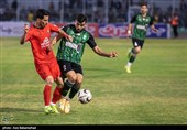 دیدار تیم های فوتبال خیبر خرم‌آباد و تراکتور تبریز