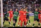 دیدار تیم های فوتبال خیبر خرم‌آباد و تراکتور تبریز