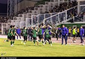 دیدار تیم های فوتبال خیبر خرم‌آباد و تراکتور تبریز