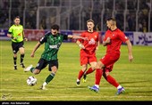 دیدار تیم های فوتبال خیبر خرم‌آباد و تراکتور تبریز