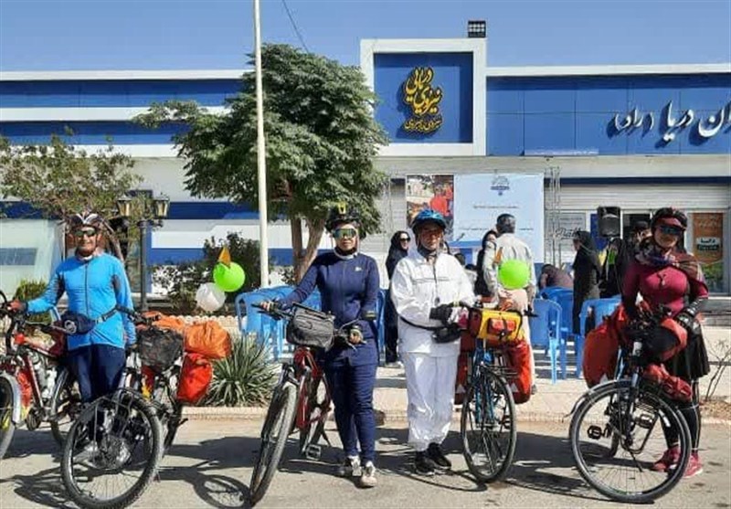 رکابزنی بانوی نیروی دریایی از حرم امام رضا(ع) تا حرم حضرت معصومه(س)