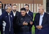 پزشکیان همراه با ملی‌پوشان فوتبال کشورمان پا به توپ شد