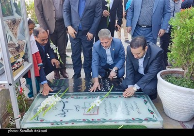 ادای احترام دبیر هیئت عالی گزینش کشور به مقام شامخ شهید سلیمانی