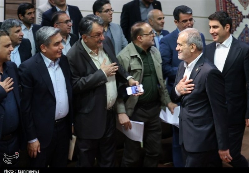 نقدی بر سفر رئیس‌جمهور به کردستان/آیینه‌ای از وعده‌های ناتمام!