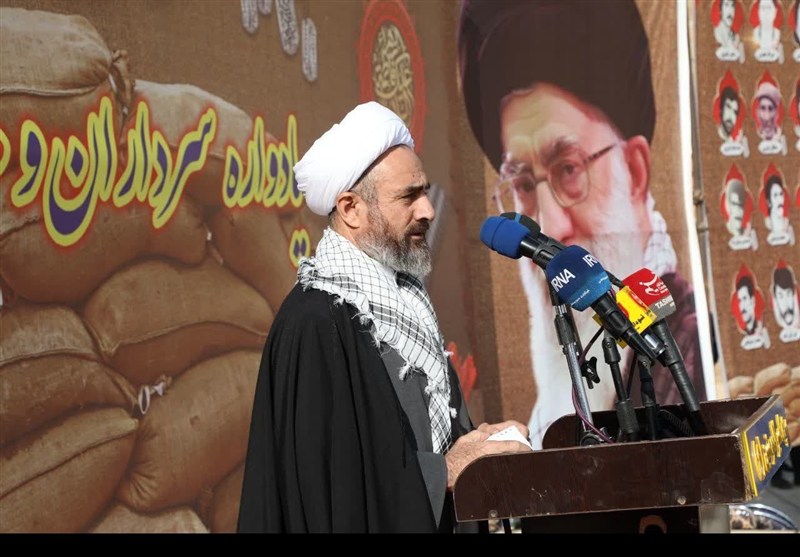 دشمن در جنگ نرم به‌دنبال پایمال کردن آرمان شهداست