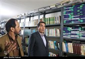 بازدید استاندار کرمان از کتابخانه مرکزی کرمان