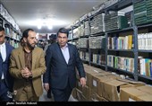 بازدید استاندار کرمان از کتابخانه مرکزی کرمان