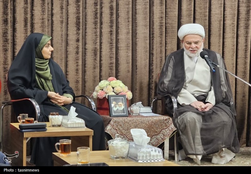 تعداد پرواز و ظرفیت قطار کردستان افزایش یابد/جاده‌های روستایی ساماندهی شود