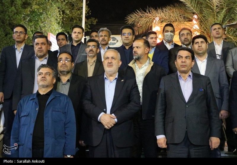 ادای احترام وزیر نیرو به مقام شامخ شهید سلیمانی