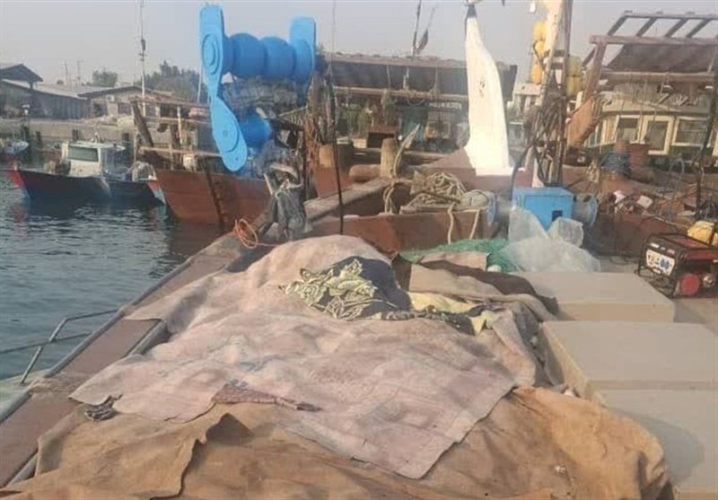 توقیف موتورلنج صیادی متخلف در سواحل جنوب استان بوشهر