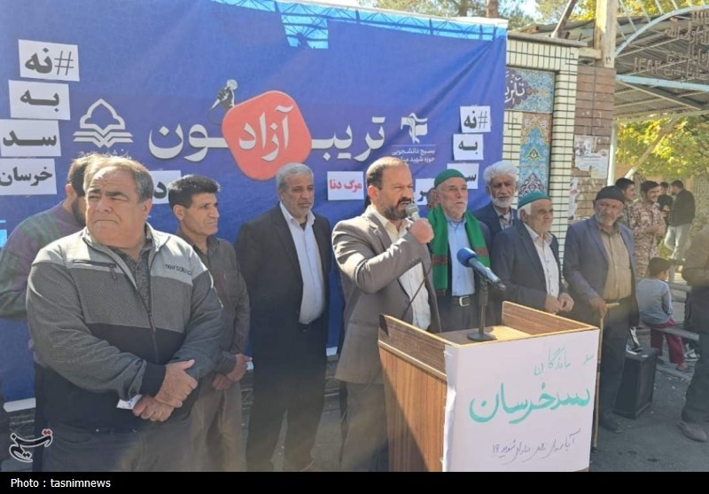 تریبون آزاد در یاسوج؛ دانشجویان و نمازگزاران خواستار توقف فوری سدهای ماندگان و خرسان 3 شدند