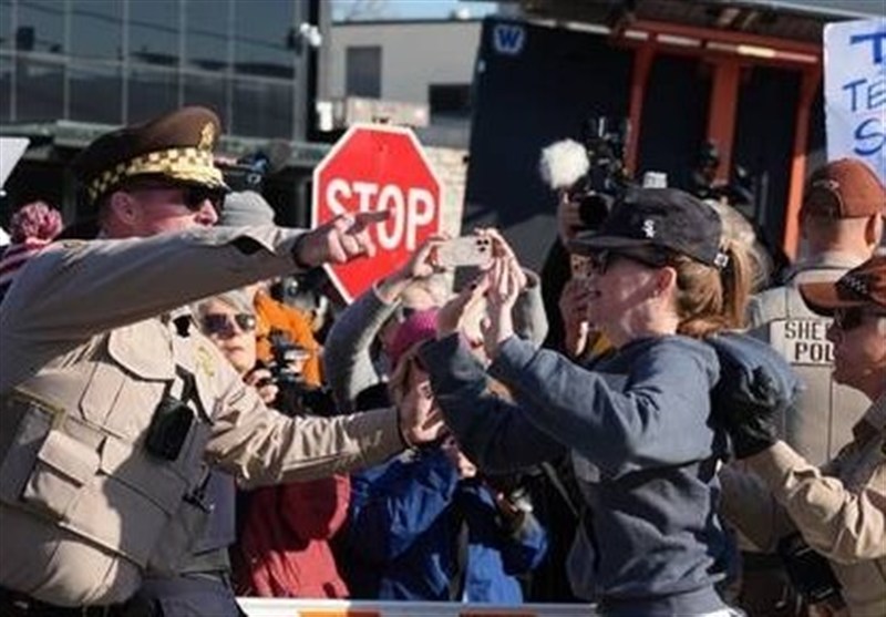 Protesters Arrested, Officers Injured in Clash outside Chicago-Area Immigration Facility