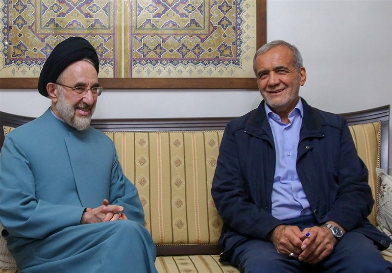 فشار خاتمی برای رادیکال کردن دولت پزشکیان