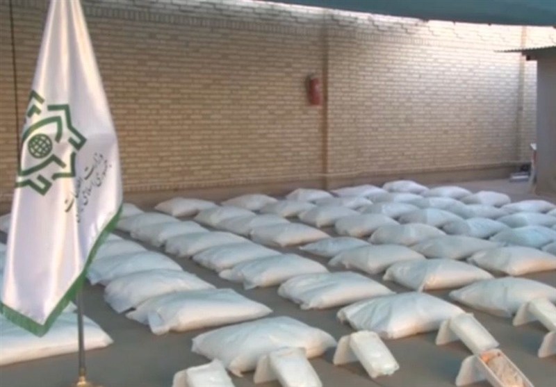 کشف بزرگترین محموله شیشه در جنوب شرق/ جاسازی مواد در قالب پودر لباسشویی