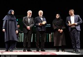 تقدیر از برگزیدگان نخستین دوره «هم‌خوان؛ نشان کتابخانه عمومی ایران»، در تالار وحدت توسط مسعود پزشکیان رئیس جمهور و سیدعباس صالحی وزیر فرهنگ و ارشاد اسلامی