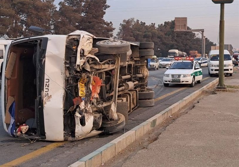 واژگونی مینی‌بوس در ورودی صالح‌آباد 6 مصدوم بر جا گذاشت