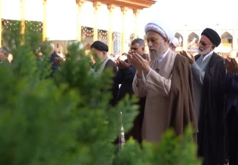 نماز باران در حرم شاهچراغ(ع) با اشک و امید اقامه شد