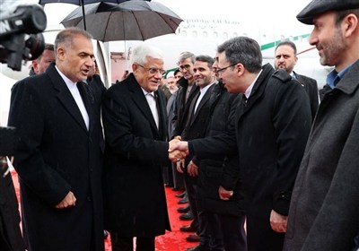 Ареф пообщался с журналистами по прибытии в Москву