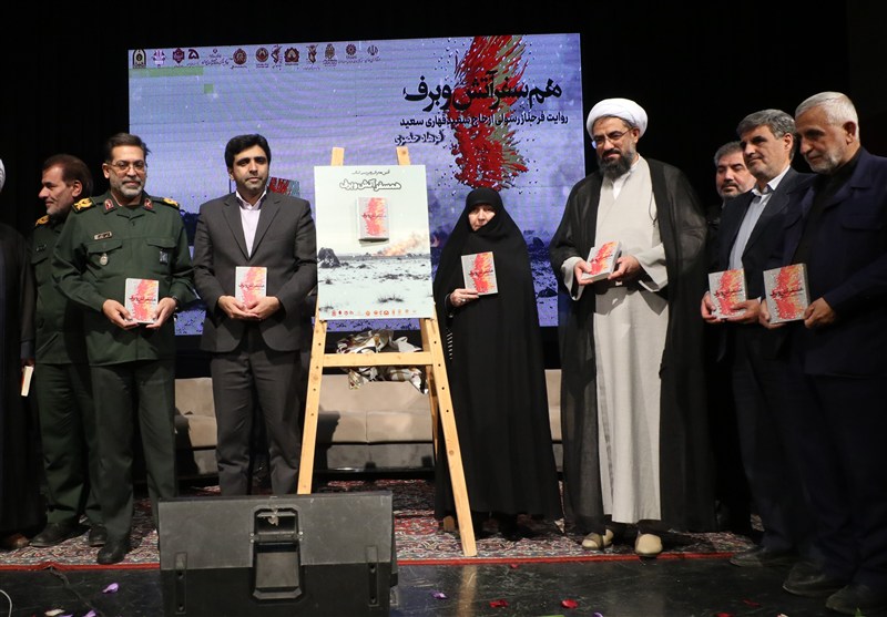 تقریظ رهبر انقلاب بر کتاب زندگی شهید قهاری در همدان رونمایی شد