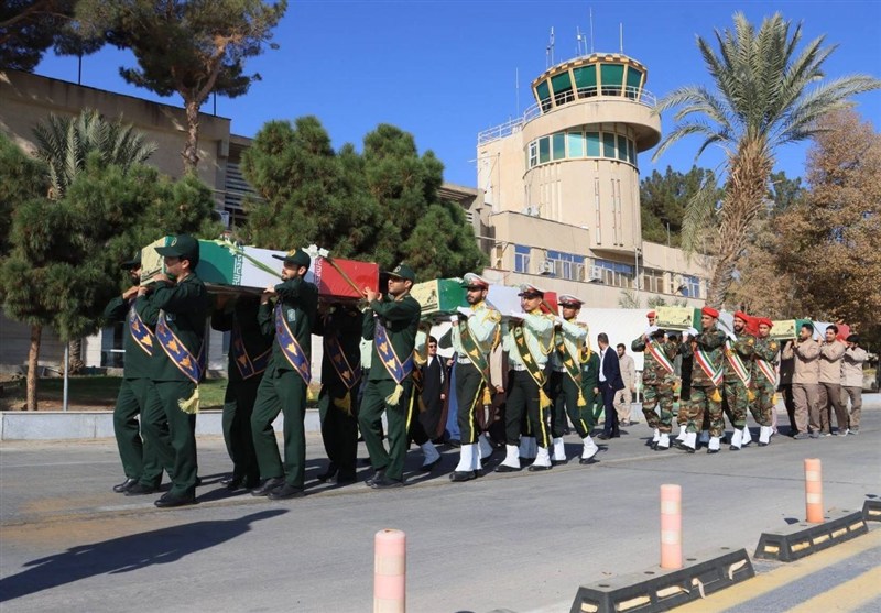 استقبال از پیکر مطهر 4 شهید گمنام در زاهدان+ عکس