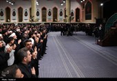 اللیلة الأولى من مراسم العزاء بذکرى استشهاد السیدة الزهراء (س) بحضور الإمام الخامنئی