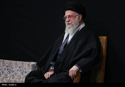 اللیلة الأولى من مراسم العزاء بذکرى استشهاد السیدة الزهراء (س) بحضور الإمام الخامنئی